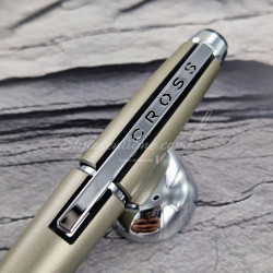 stylo-cross-edge-sonic-titanium-clip.jpg : Clip du stylo Cross Edge Sonic Titanium avec logo