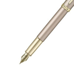Détail de la plume du stylo plume Sheaffer Paris motif fleur
