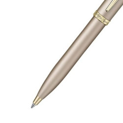 Détail de la pointe du stylo bille Sheaffer Paris doré