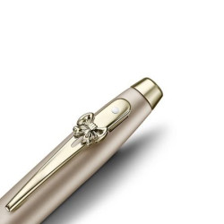 Détail du clip bijou du stylo bille Sheaffer Paris doré